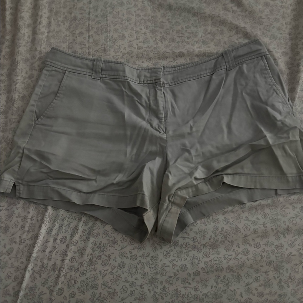 New York & Company Gray Cargo Shorts Versatile Cotton Blend